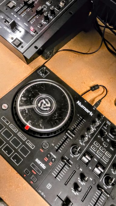 DJ controller